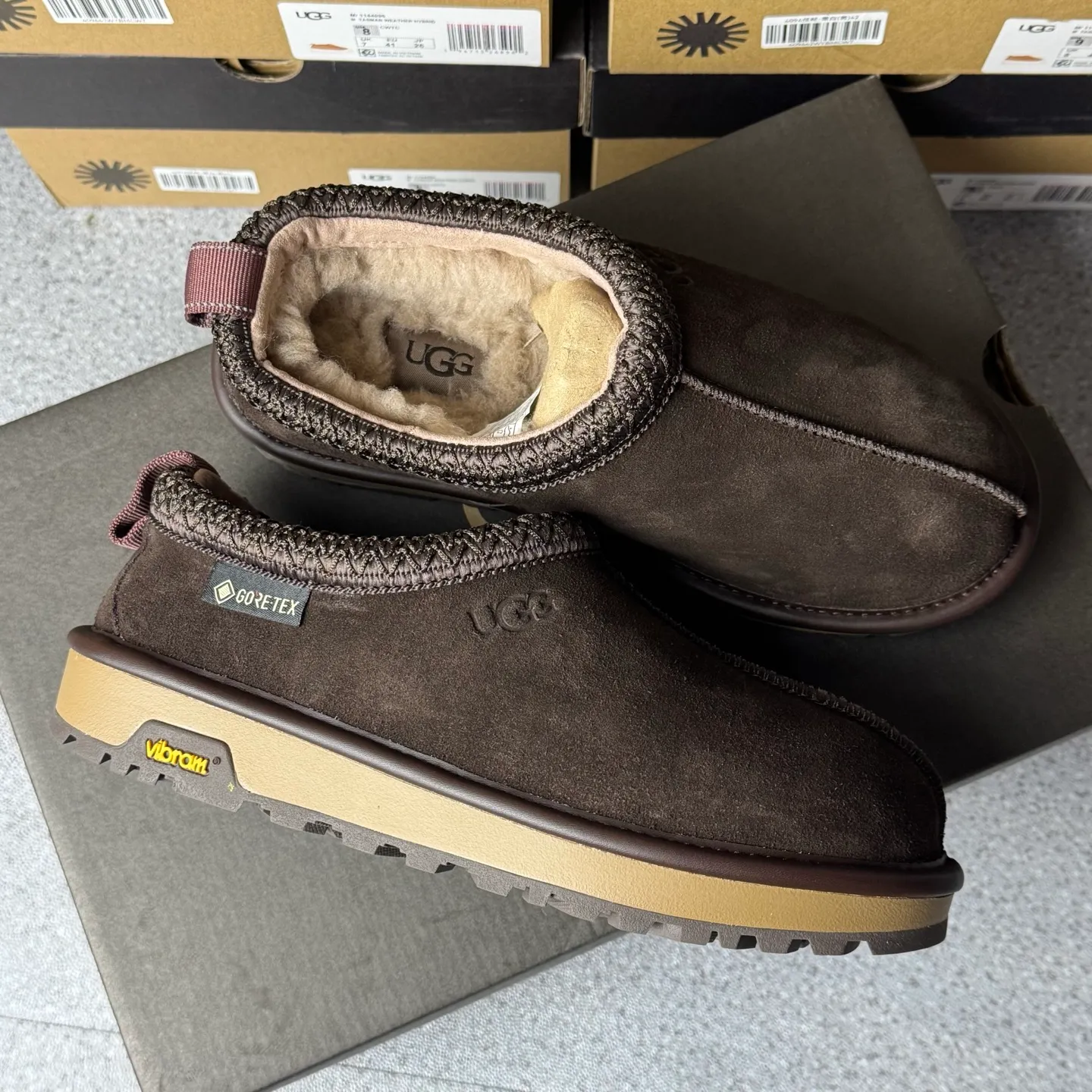 Pick up locally 💰520. The core recommendation is good price. The platform is exclusively for foreign trade. UGG Tasman GTX winter neutral snow shoes 1172790. Produced by ten-year-old brand shoemaking factory production line. Pay attention to every detail. Longfeng A-grade genuine sheep fur. Completely built in accordance with the ZP process. Size: 35 36 37 38 39 40 41 42 43 44 45